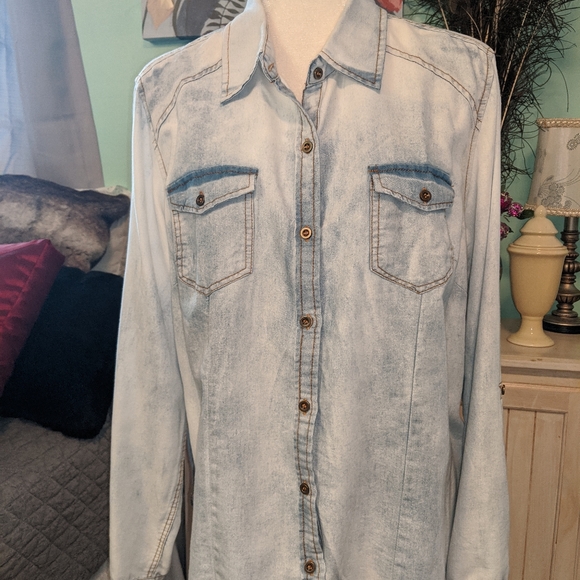Soft! Lightweight denim top- Sale! - Picture 1 of 6